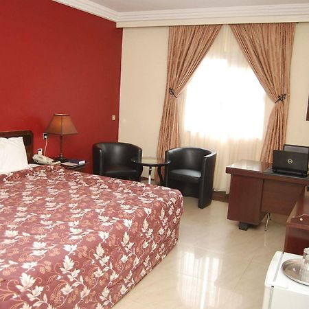 อกูรา โฮเต็ล Hotel อาบูจา ภายนอก รูปภาพ