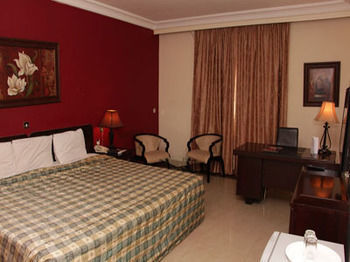 อกูรา โฮเต็ล Hotel อาบูจา ภายนอก รูปภาพ