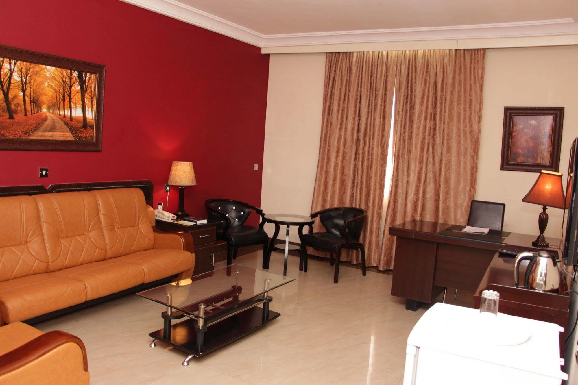 อกูรา โฮเต็ล Hotel อาบูจา ภายนอก รูปภาพ